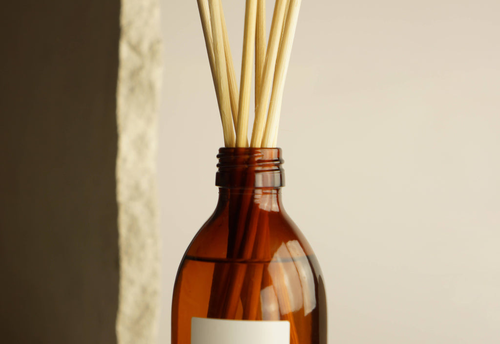 SEVENREEDS - Recharge parfum pour diffuseur d’ambiance THE OLPHACTORY DARK AMBER: AMBRE FONCÉ, 250 ml